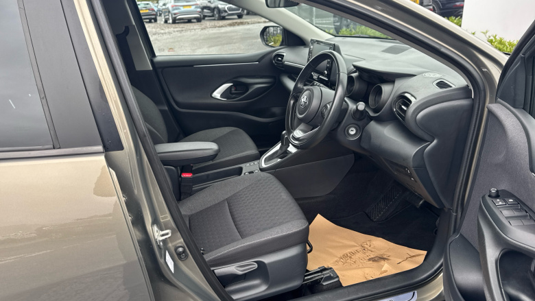 Toyota Yaris 1.5 Hybrid Design 5dr CVT Hybrid Hatchback